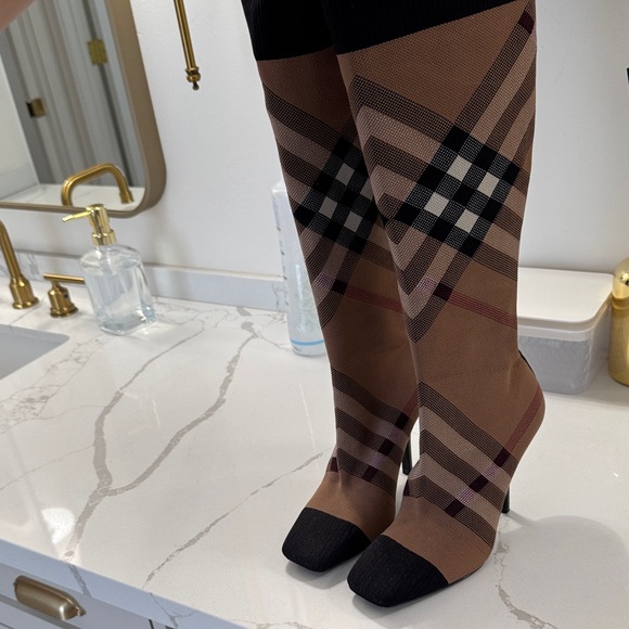 Burberry knit boots - Picture 1 of 6
